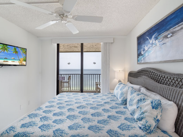 Lovely Condo in Marco Island with Full Ocean Views Sleeps 4